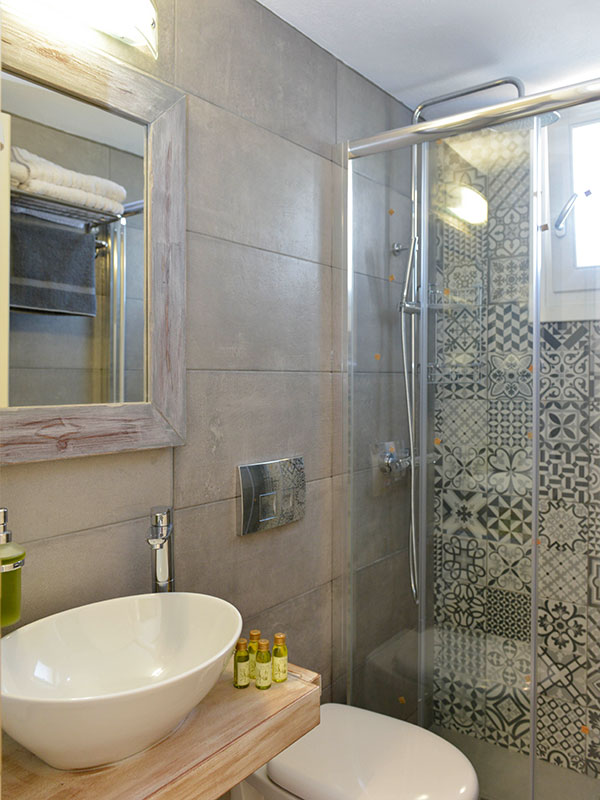 Salle de bains dans les appartements Moscha Geronti à Sifnos