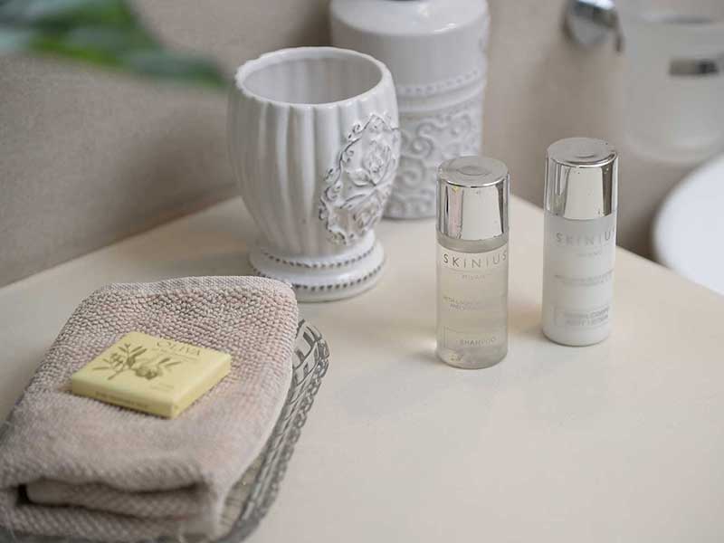 Articles de toilette dans Moscha Geronti apartments