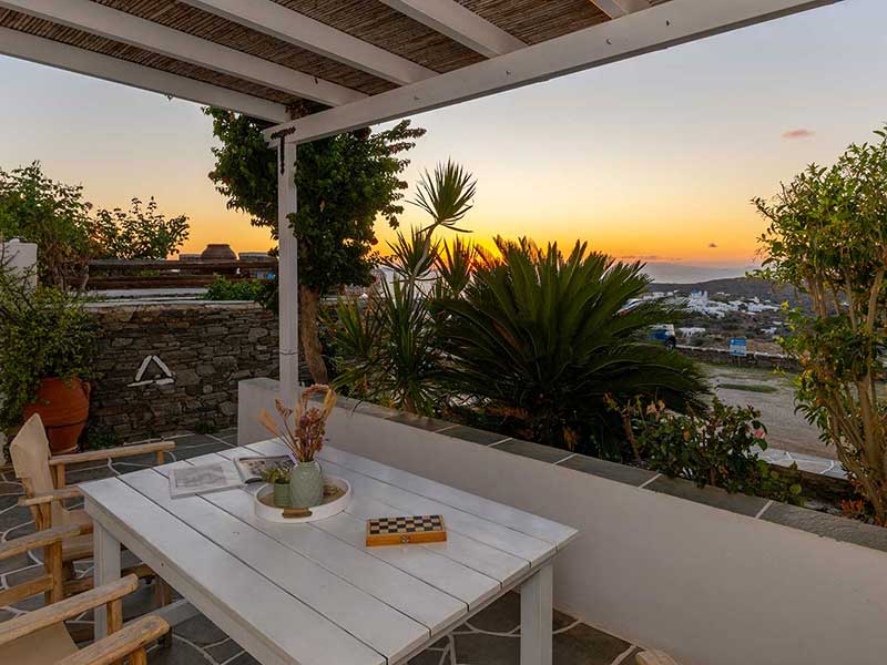 Véranda avec vue sur le lever du soleil