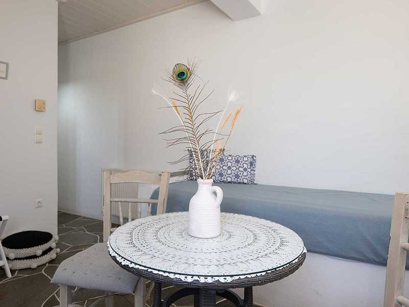 Petite table et canapé