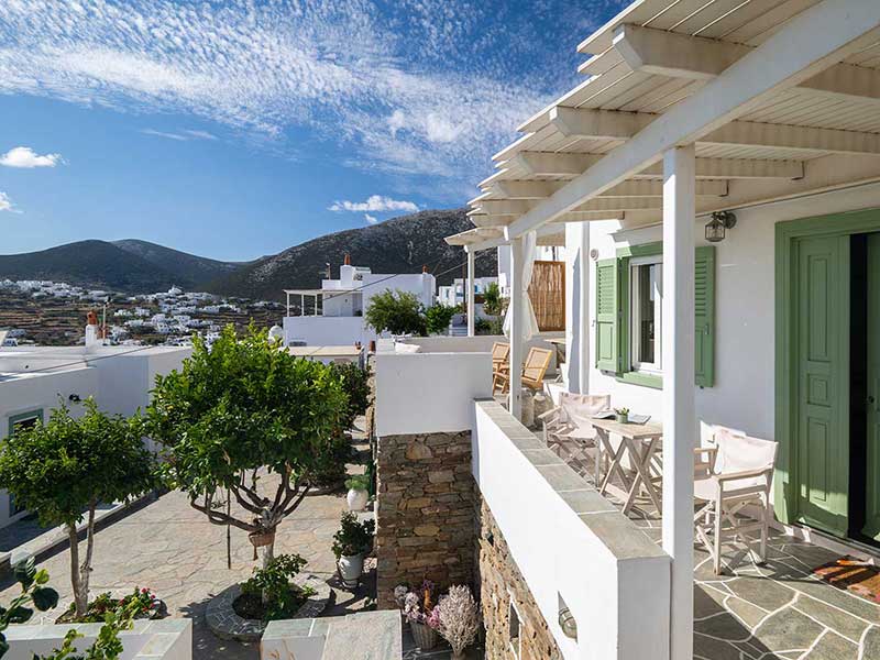 Le jardin devant l'appartement Erofili