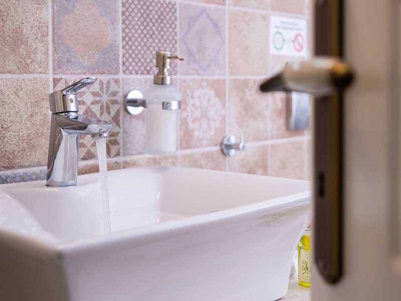 La salle de bain de l'appartement Erofili