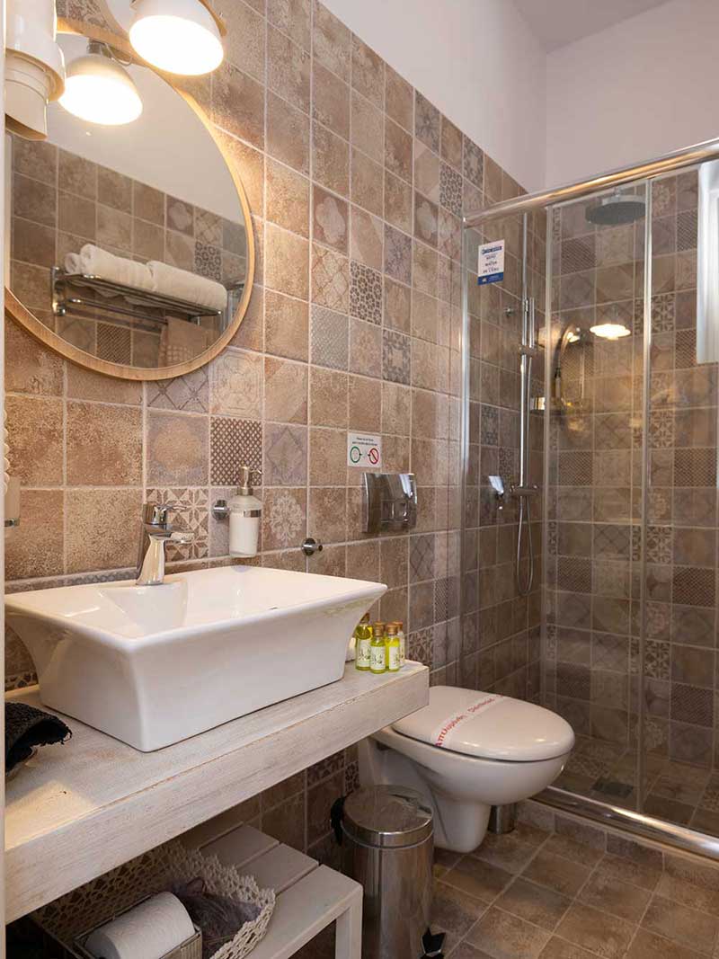 La salle de bain de l'appartement Erofili