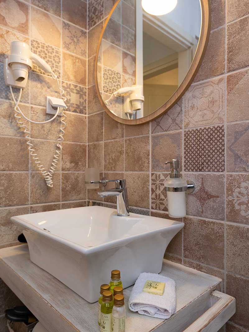 La salle de bain de l'appartement Erofili