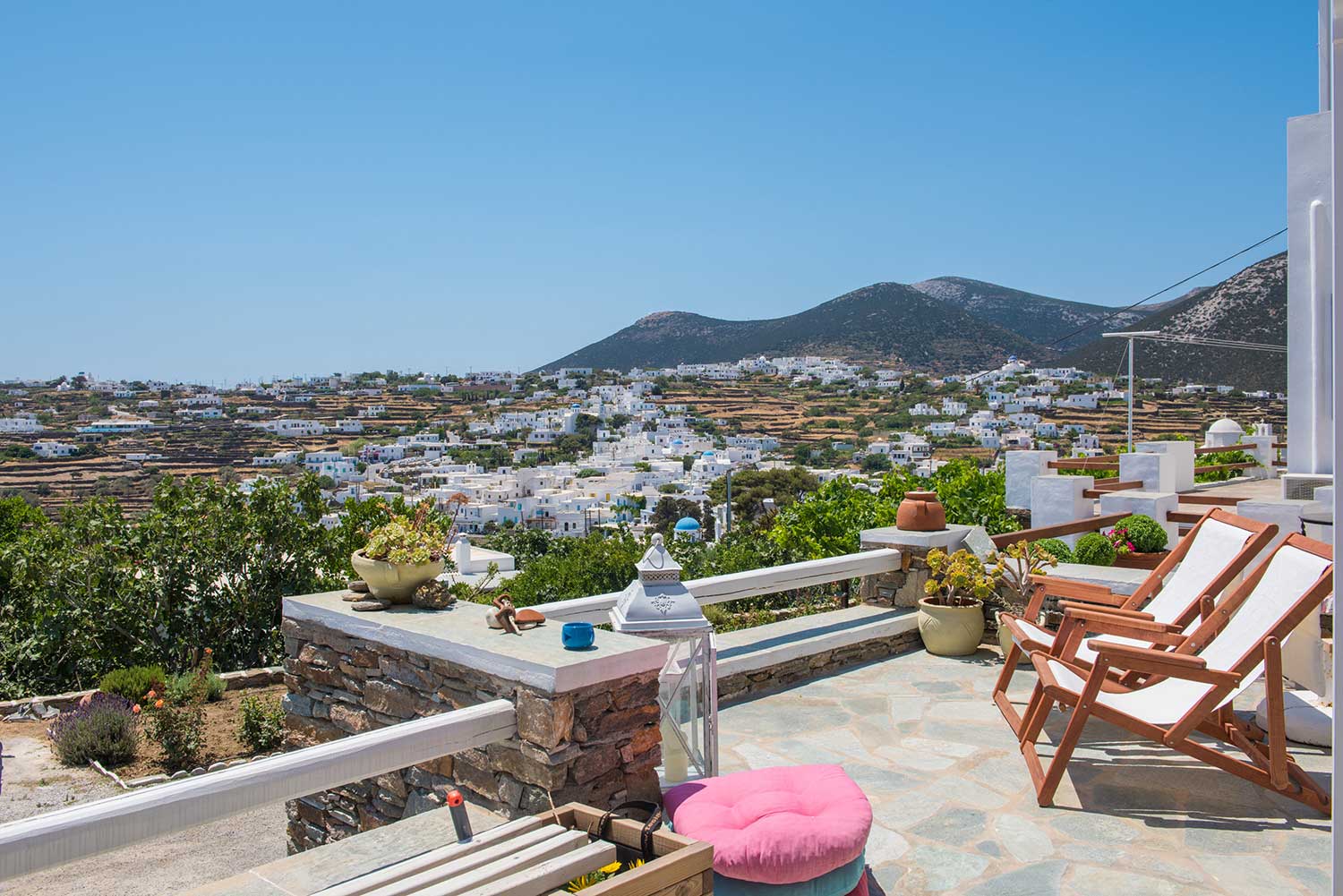 Espaces extérieurs des Moscha Geronti apartments à Sifnos